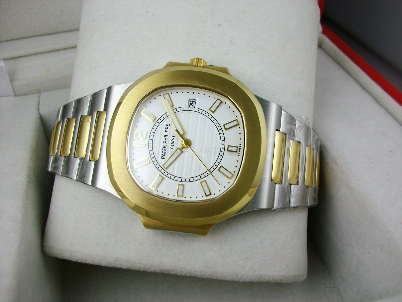 Patek Philippe Nautilus Swiss 2824 Automatic White Dial Stick Markers Gold