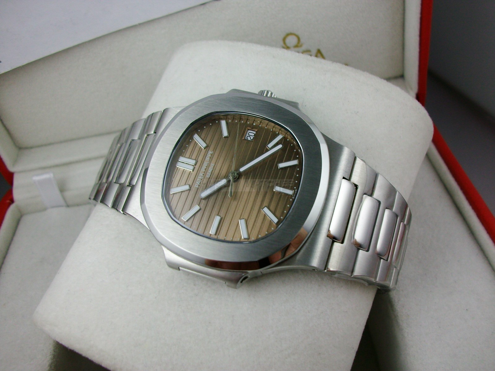 Patek Philippe Nautilus Swiss 2824 Automatic Grey Dial Stick Markers