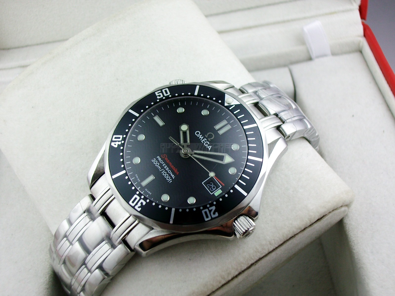 Omega Seamaster Swiss 2824 Mens Automatic Black Dial Stick Dot Markers