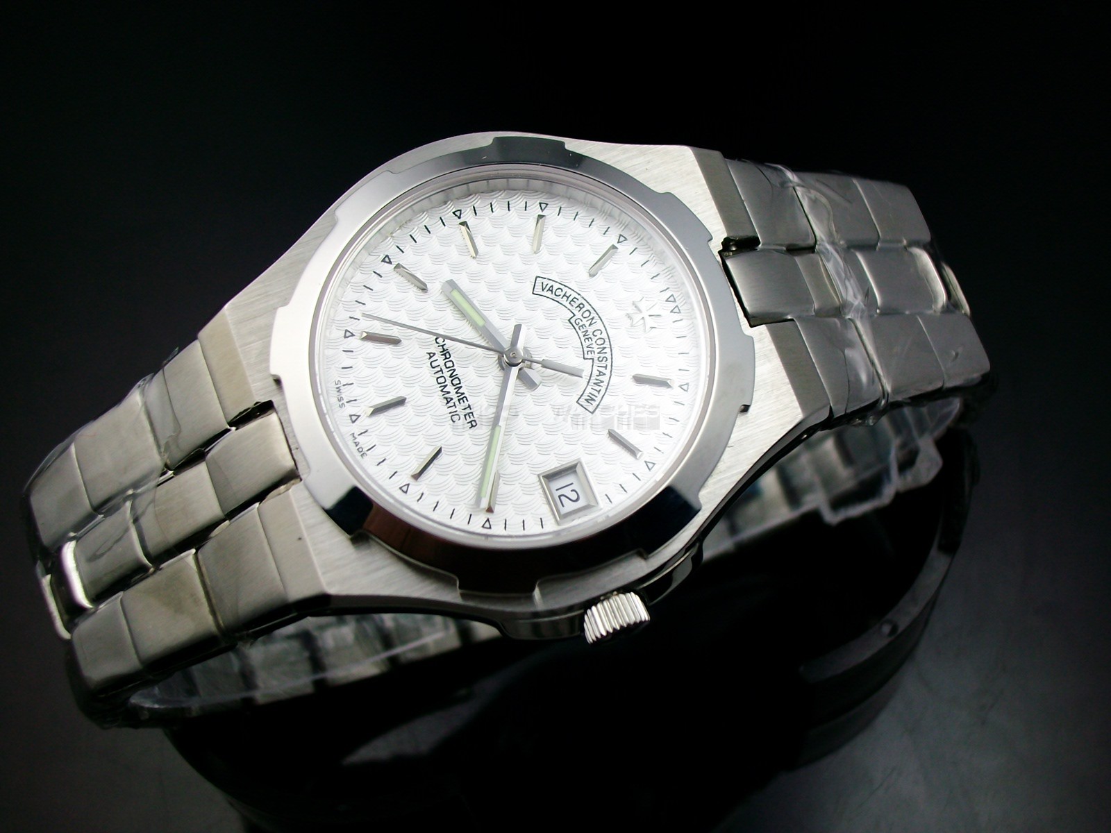 Vacheron Constantin Overseas Swiss 2824 Automatic White Dial Stick Markers