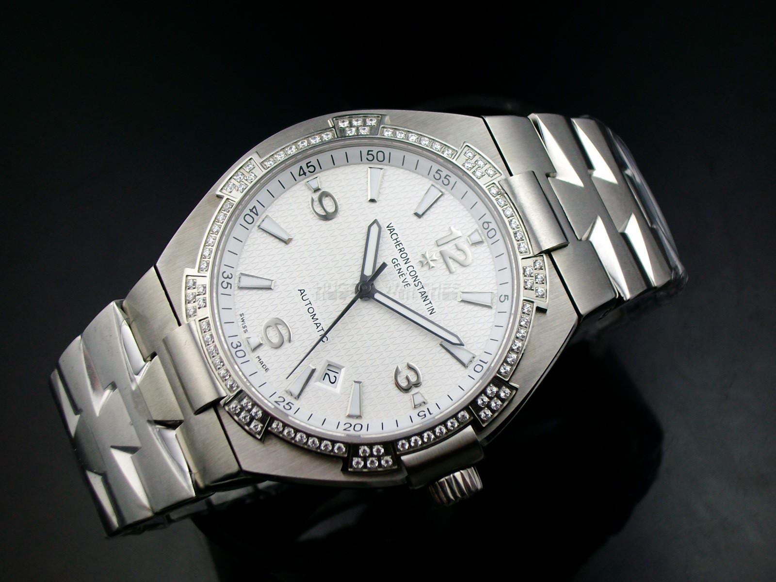 Vacheron Constantin Overseas Swiss 2824 Automatic White Dial Diamond Bezel